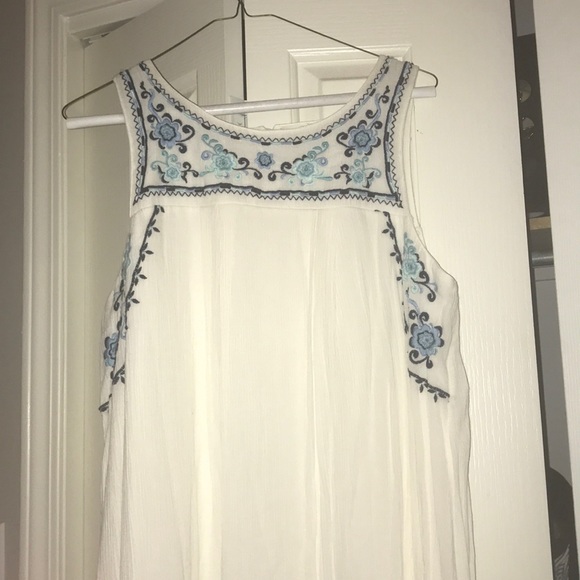 Dress - Picture 3 of 3